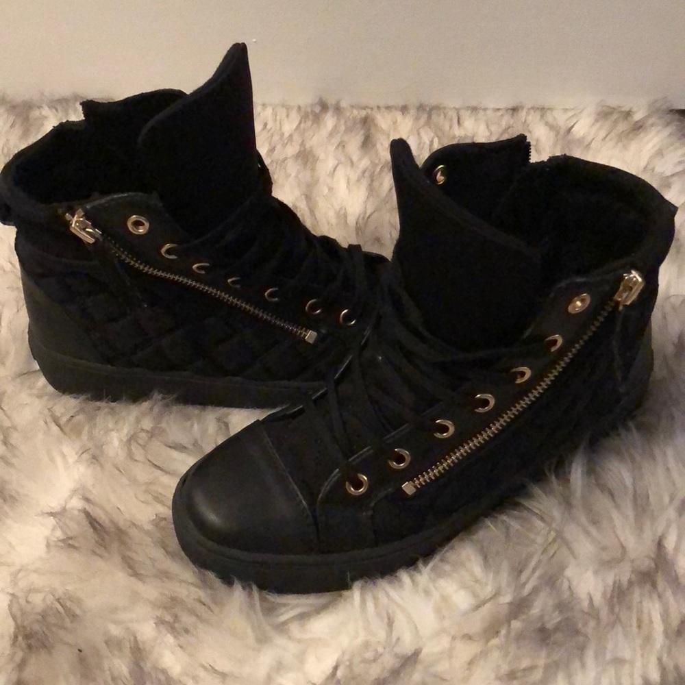 Super cute aldo sneakers perfect condition!
